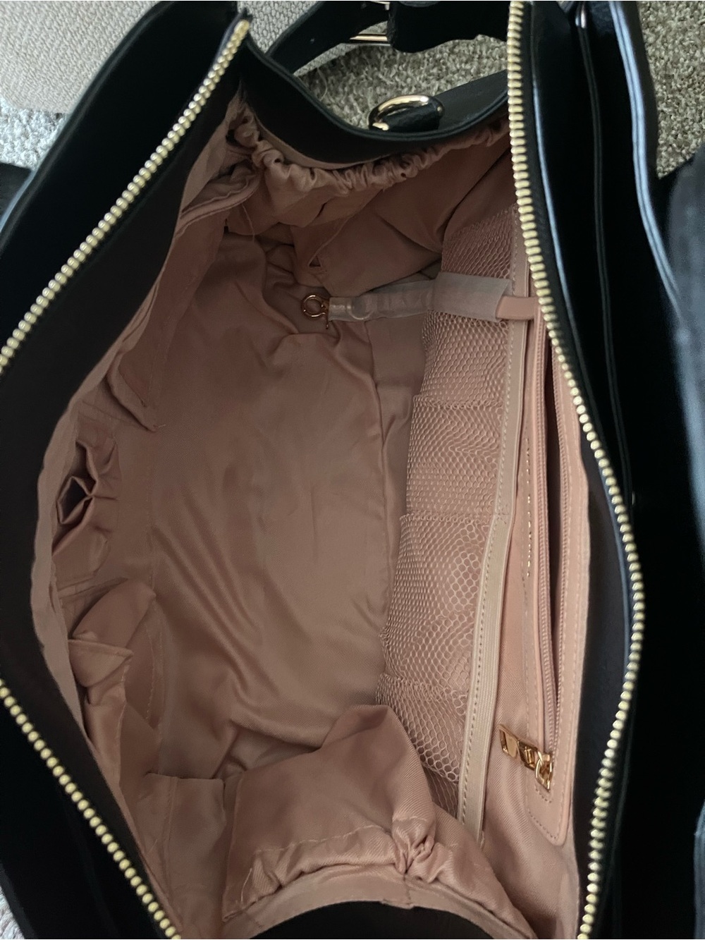 BNWOT Poppy & Peonies Black Leather Satchel with Gold Logo - Picture 3 of 4